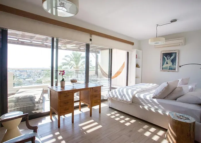 Penthouse Duplex Overlooking The Mediterranean Ларнака