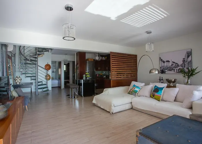 Апартаменти Penthouse Duplex Overlooking The Mediterranean