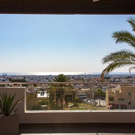 Апартаменти Penthouse Duplex Overlooking The Mediterranean Ларнака